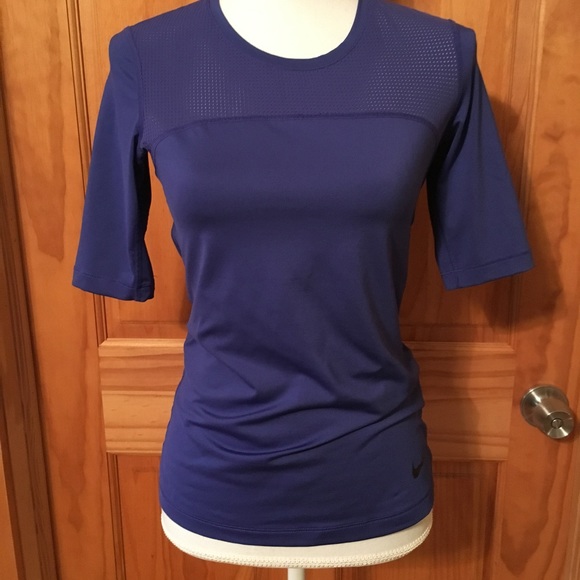 Nike Tops - 🚨Sale🚨Like🆕Nike work out tee!!!!